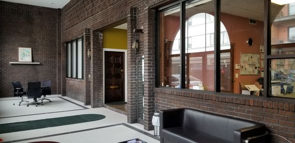 5007 W Lawrence